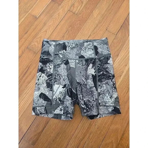 Nike NRG ACG Advanced Crater Lookout Women's Shorts Size S - Picture 2 of 5